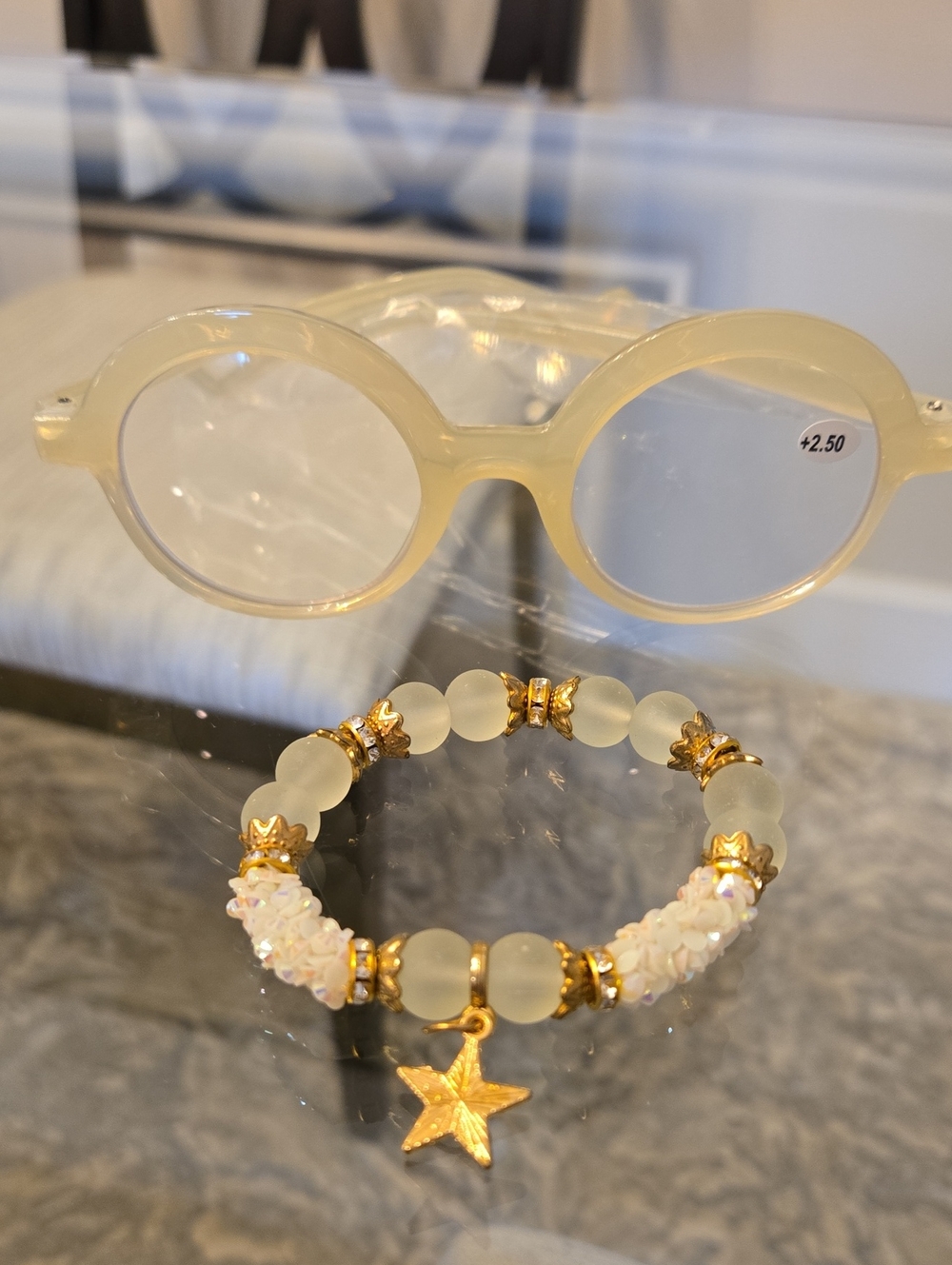 Designer style 2.5 Vintage trending Jazzy Winter White readers High quality.